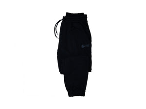 4GAINS Tracksuit Hose in der Farbe schwarz mit schwarzem Puff Print